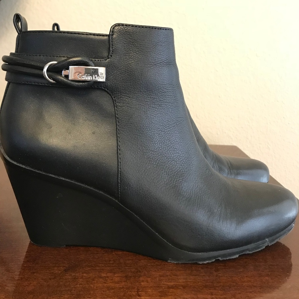 Calvin Klein Tennie Wedge Boots Size 8